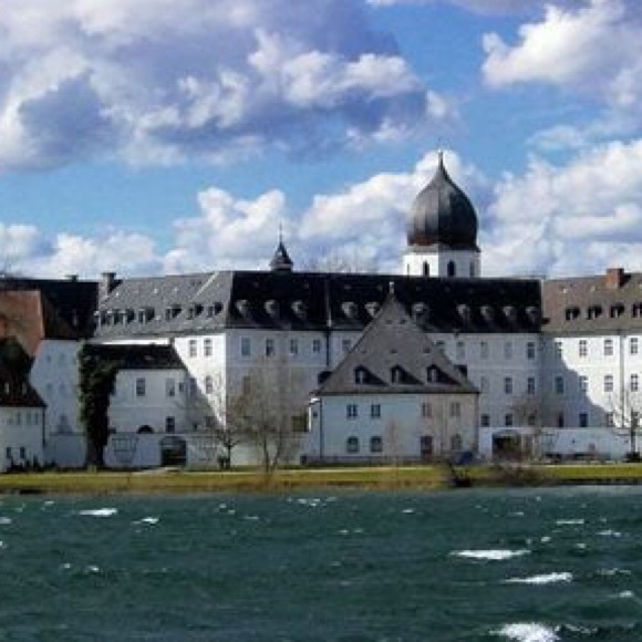 Vintage Bee’s Wax Religious Pendant - Picture 5 of 5